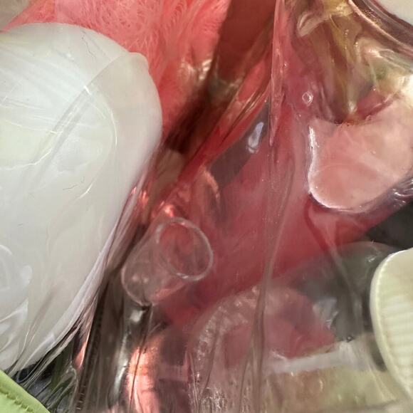 Vintage Bath & Body Works Escapes Cosmetic Bag Set Set Rose Cream Spray Gel - Picture 16 of 16